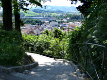 Steyr, die obersten Stufen der Taborstiege, Blick auf den Stadtteil Ennsleite